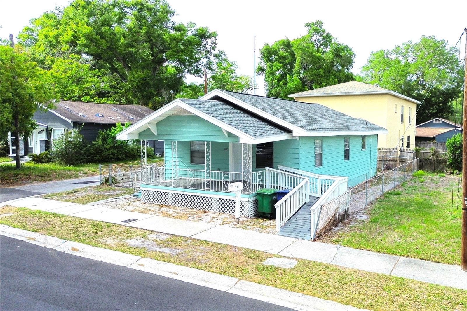 1302 E 33rd Ave photo 3
