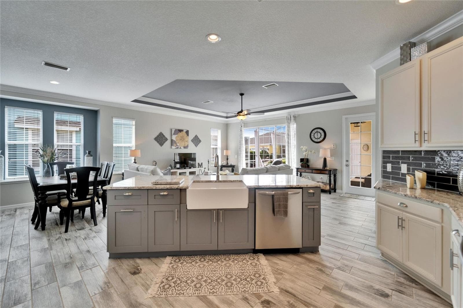 221 Sela Cove Cir photo 3