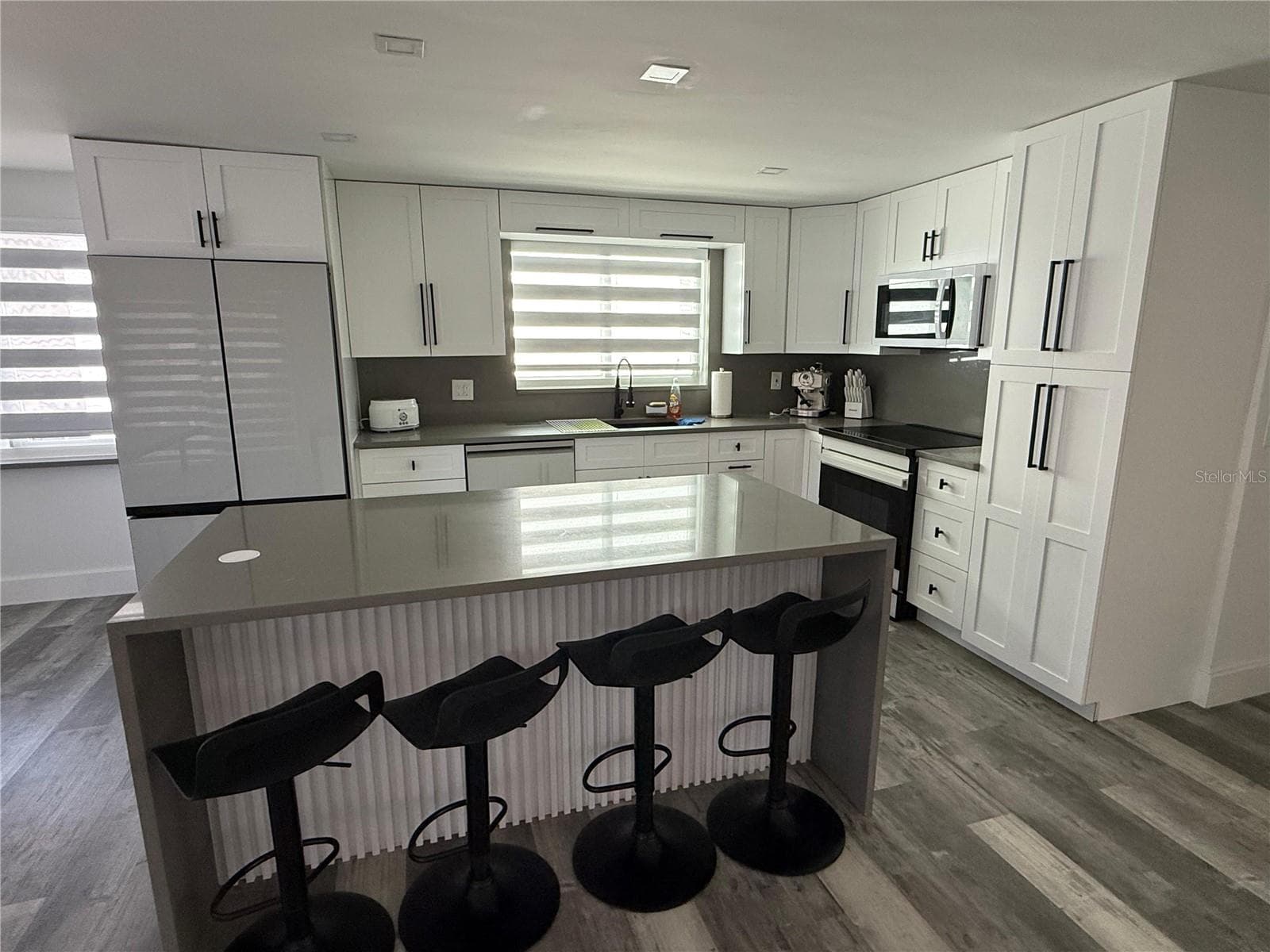 5925 Beverly Dr photo 3