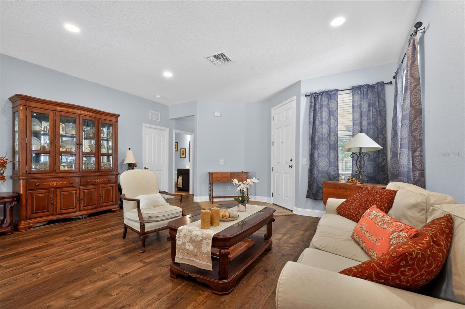 17517 Glenapp Dr photo 3