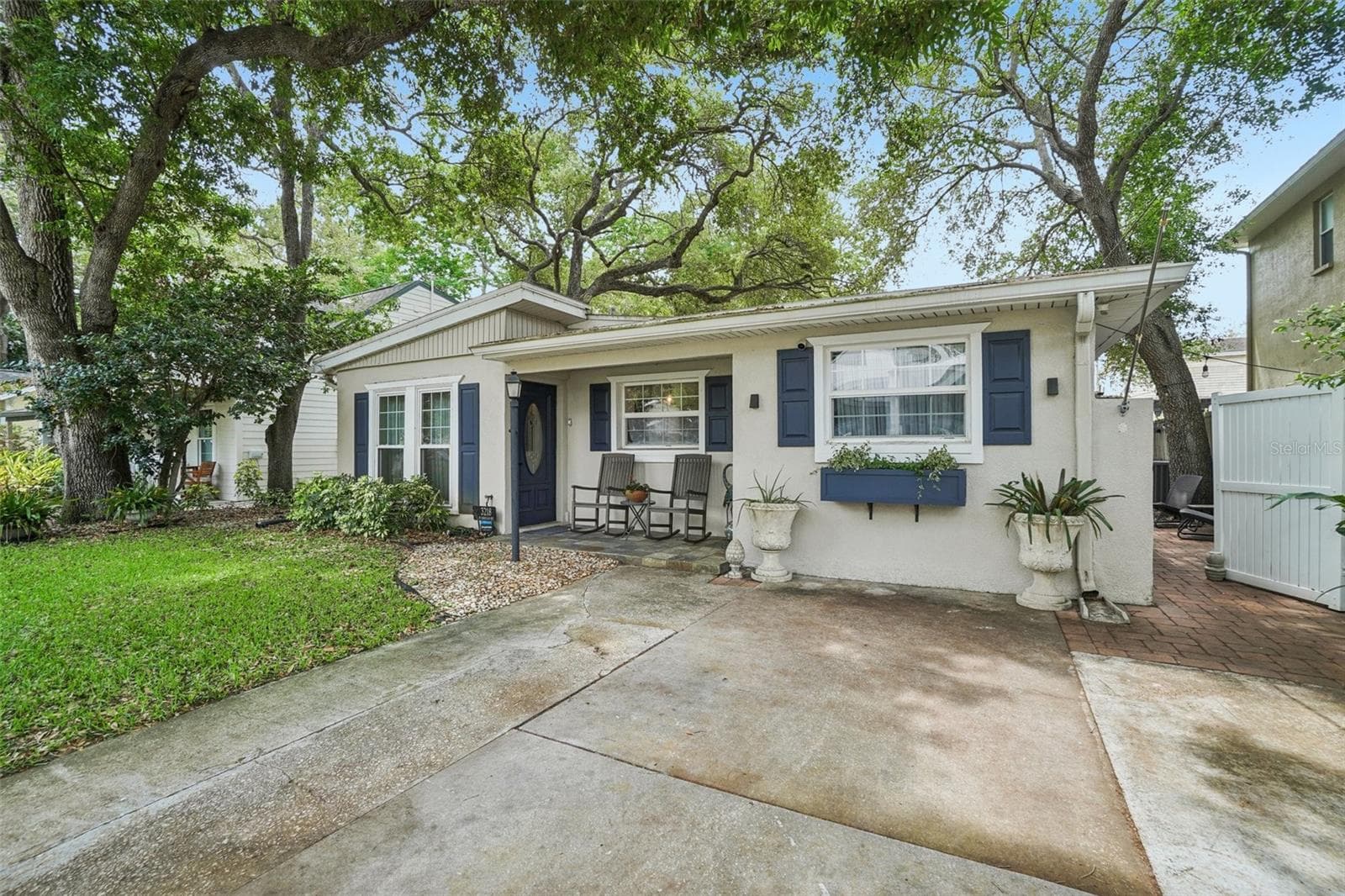 3218 W Oakellar Ave