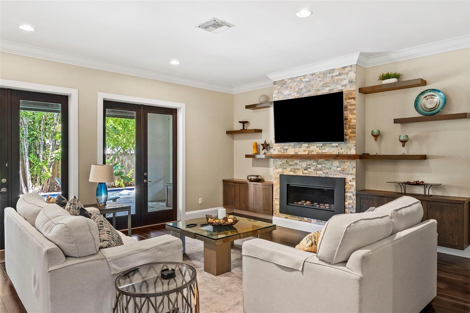 3211 W Bay Villa Ave