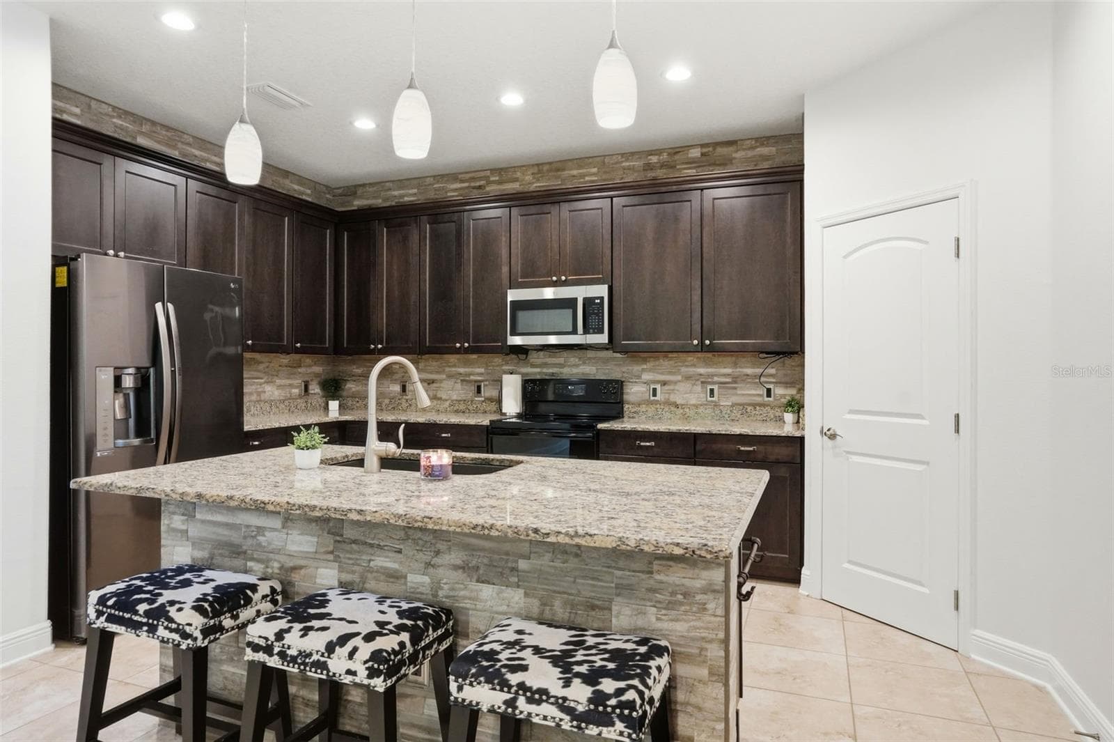12417 Coralbean CT photo 4