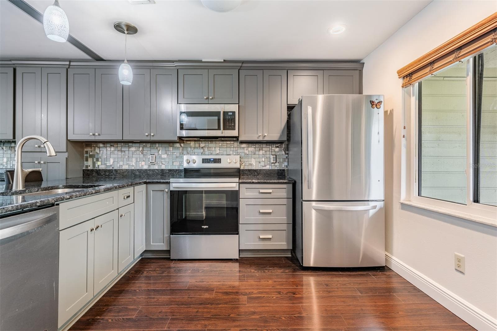 637 Drake Ln N photo 5
