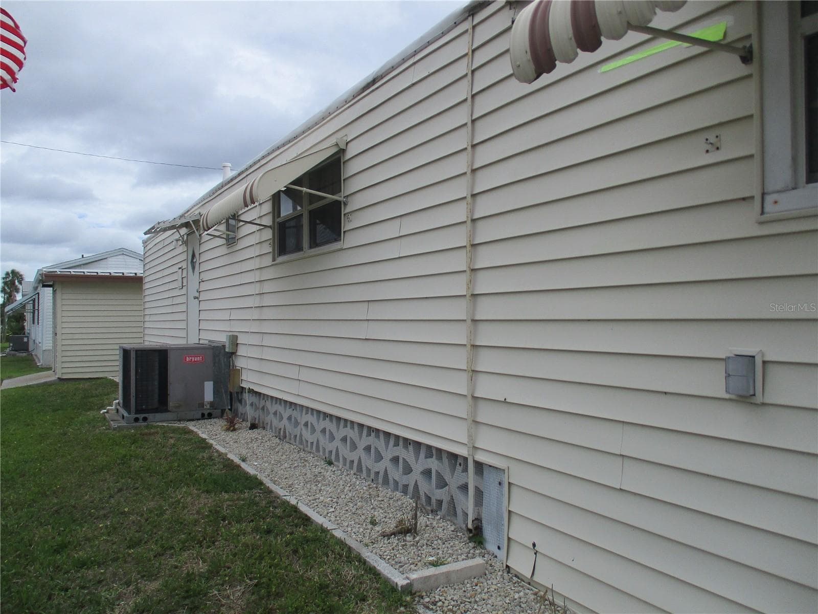 5009 8th B St E photo 3