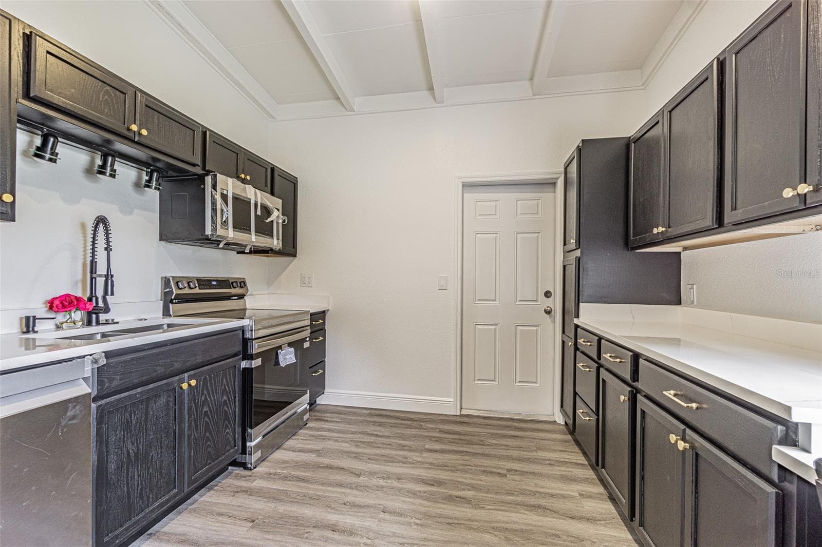 416 Country Club Dr photo 5