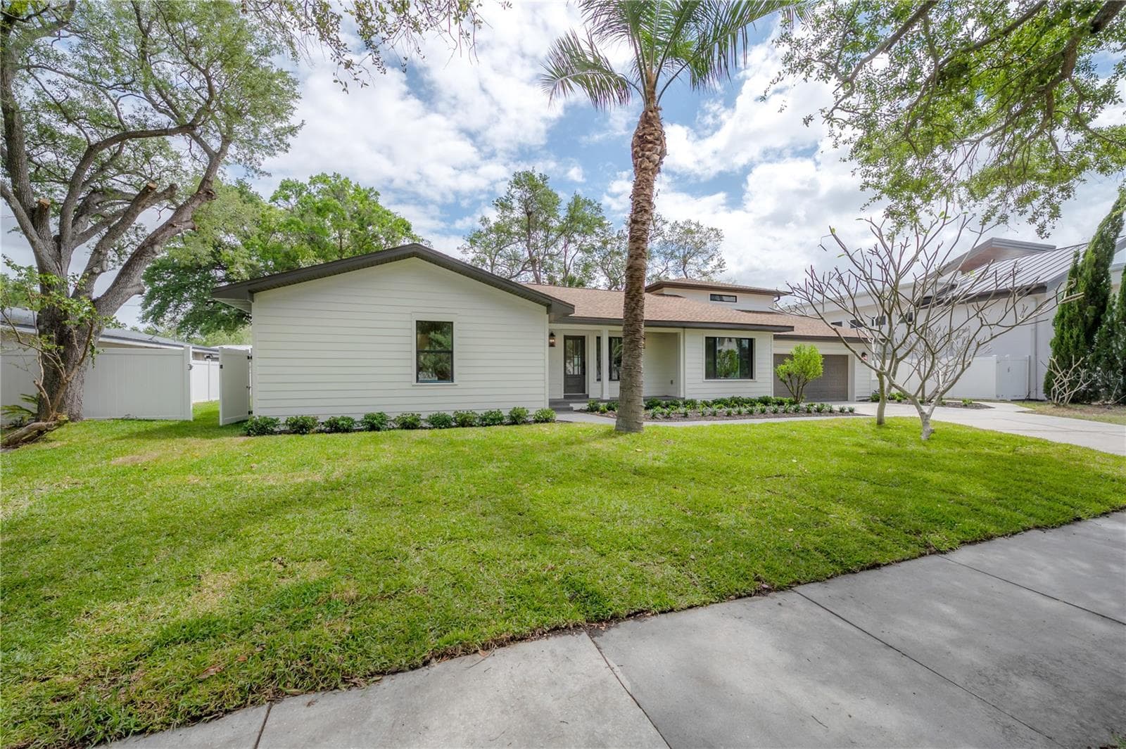 471 W Davis Blvd