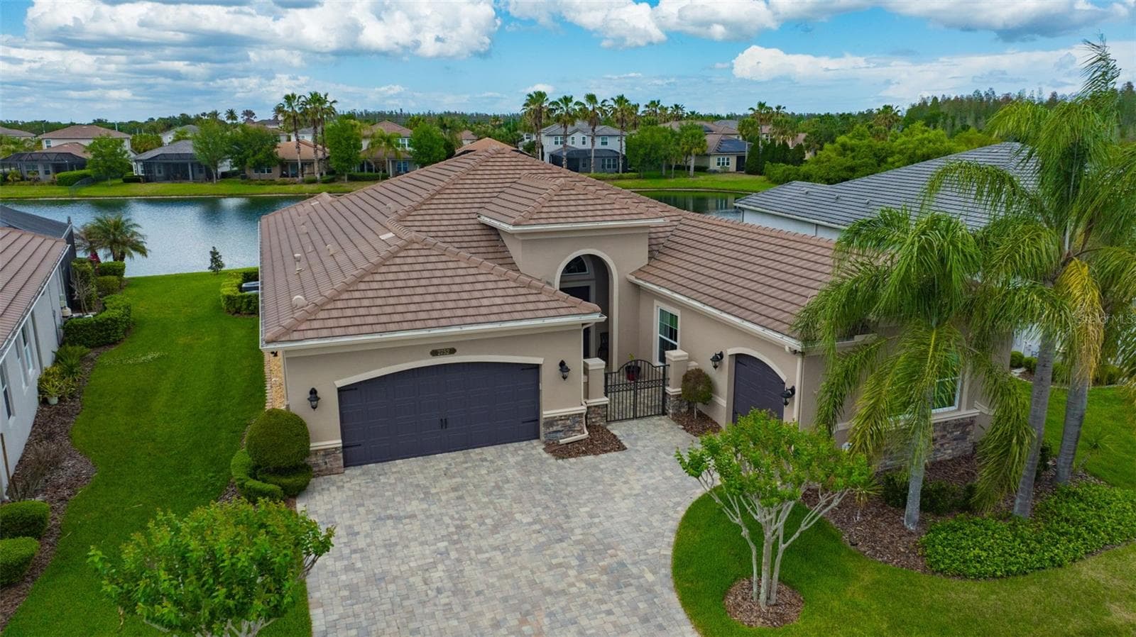 2752 Coco Palm Cir photo 3