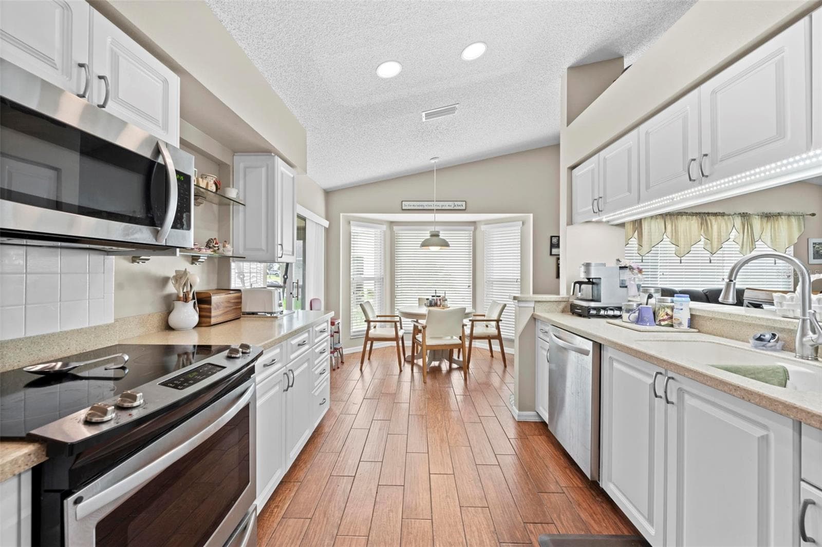 2552 Crystal Lake Dr photo 3