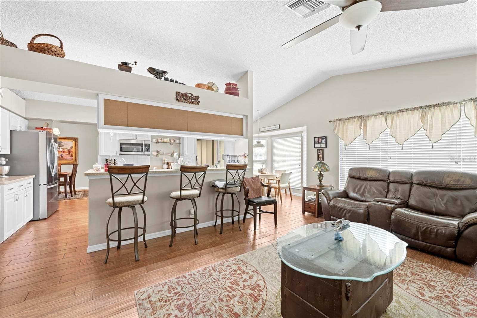 2552 Crystal Lake Dr photo 4