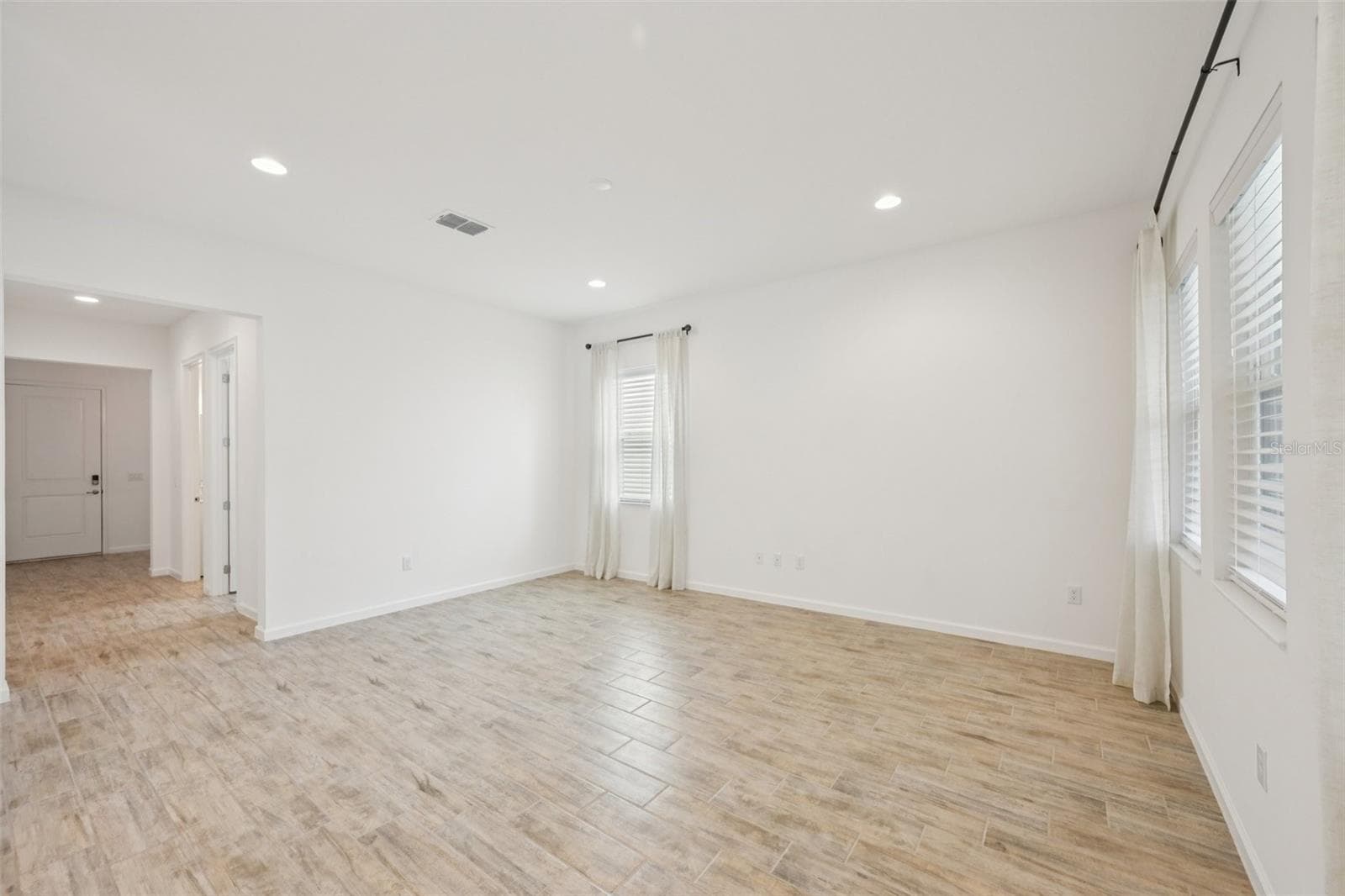 806 Winterside Dr photo 5
