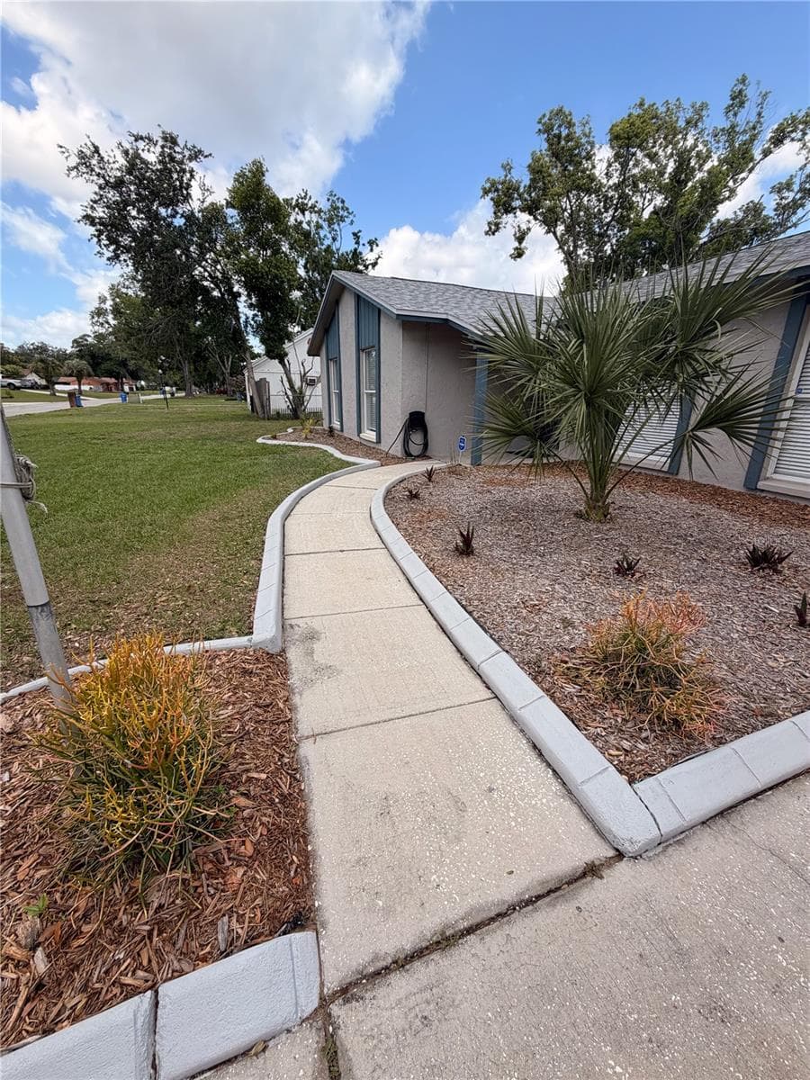 1210 Lady Elaine Dr photo 4