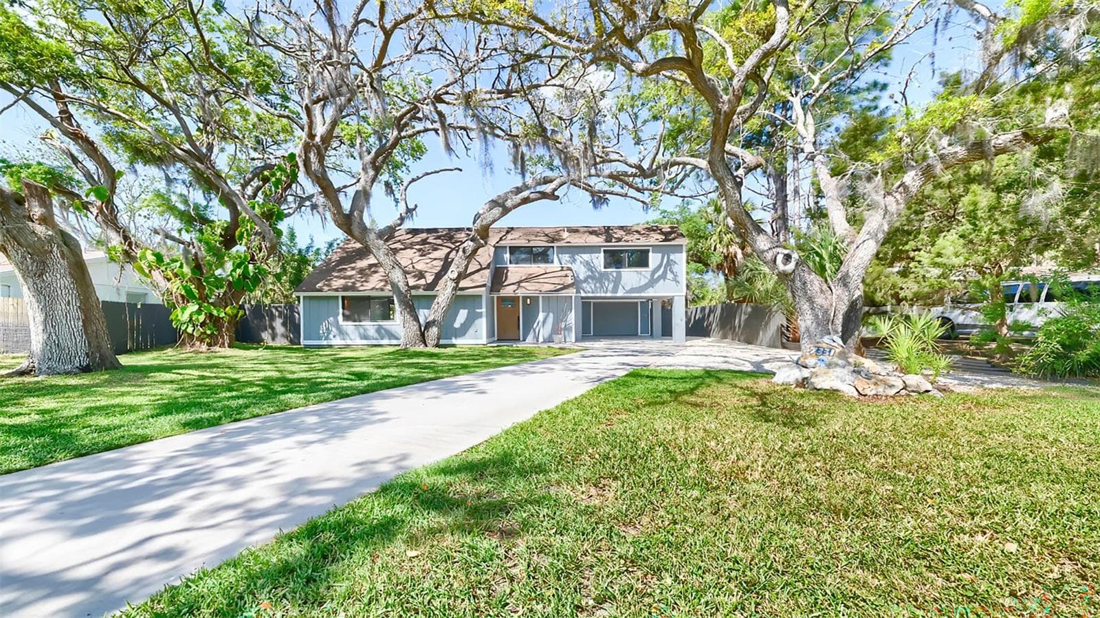 7331 Dianne Dr