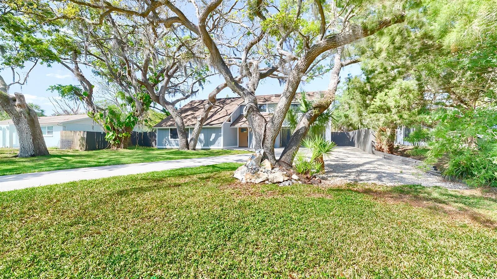 7331 Dianne Dr photo 3