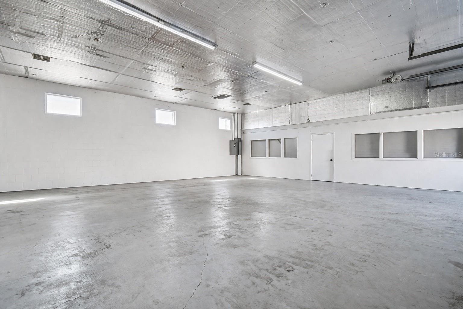 6010 Wall St photo 3