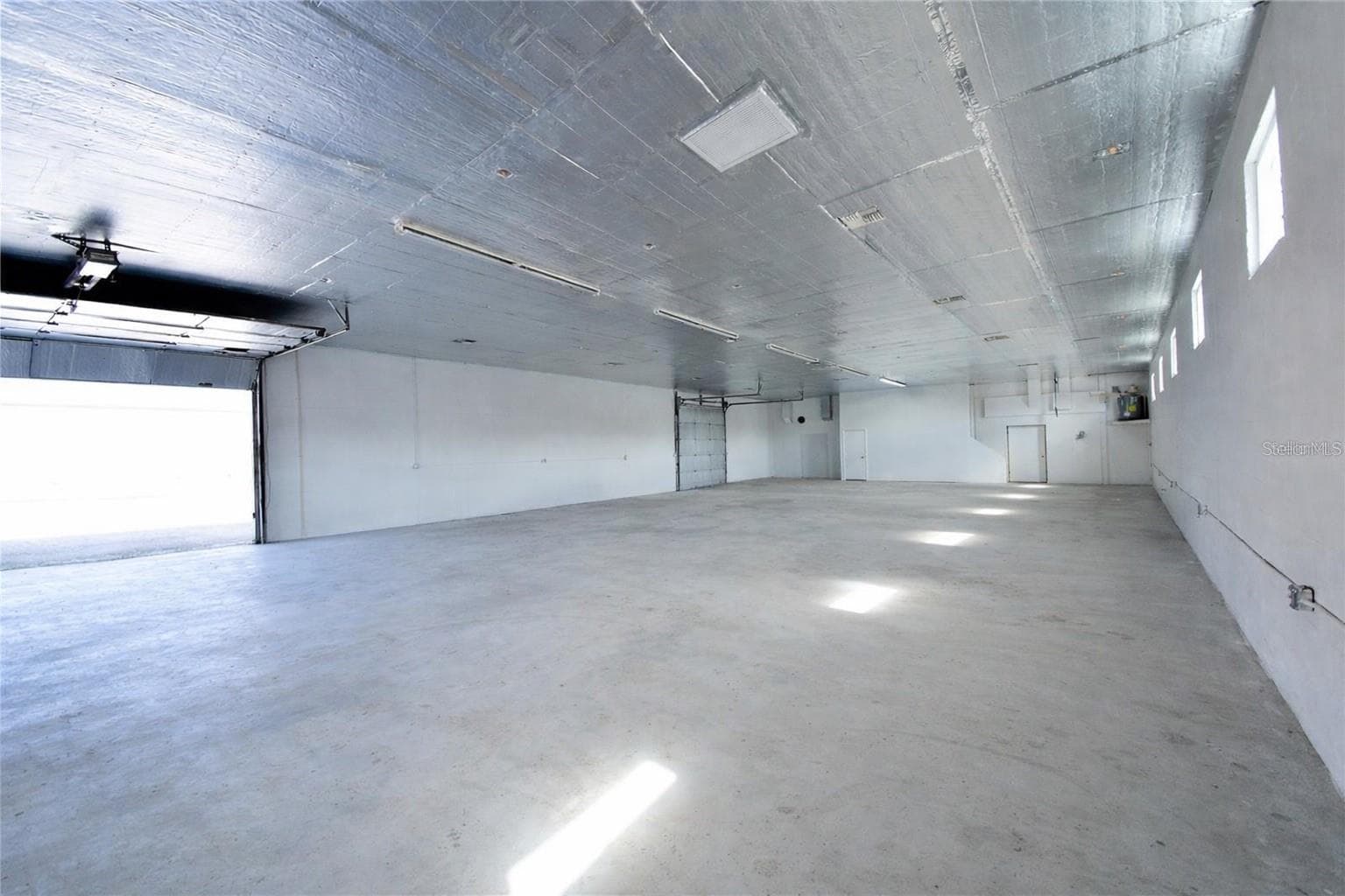 6010 Wall St photo 4