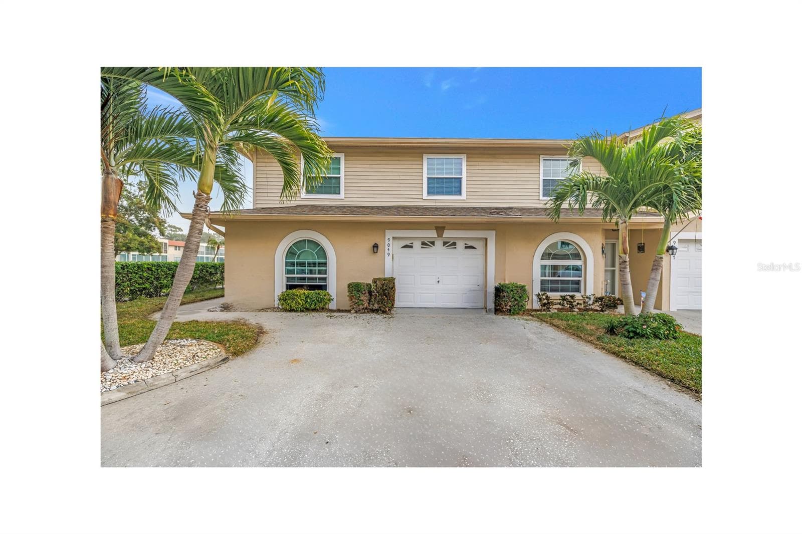 9049 Antigua Dr photo 3