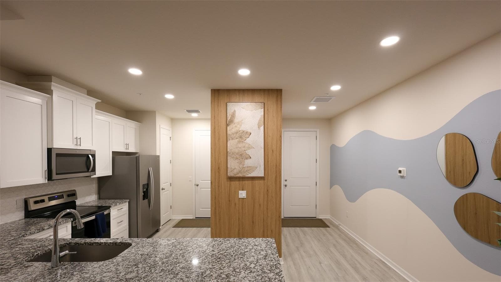2992 Mearshire Dr photo 3