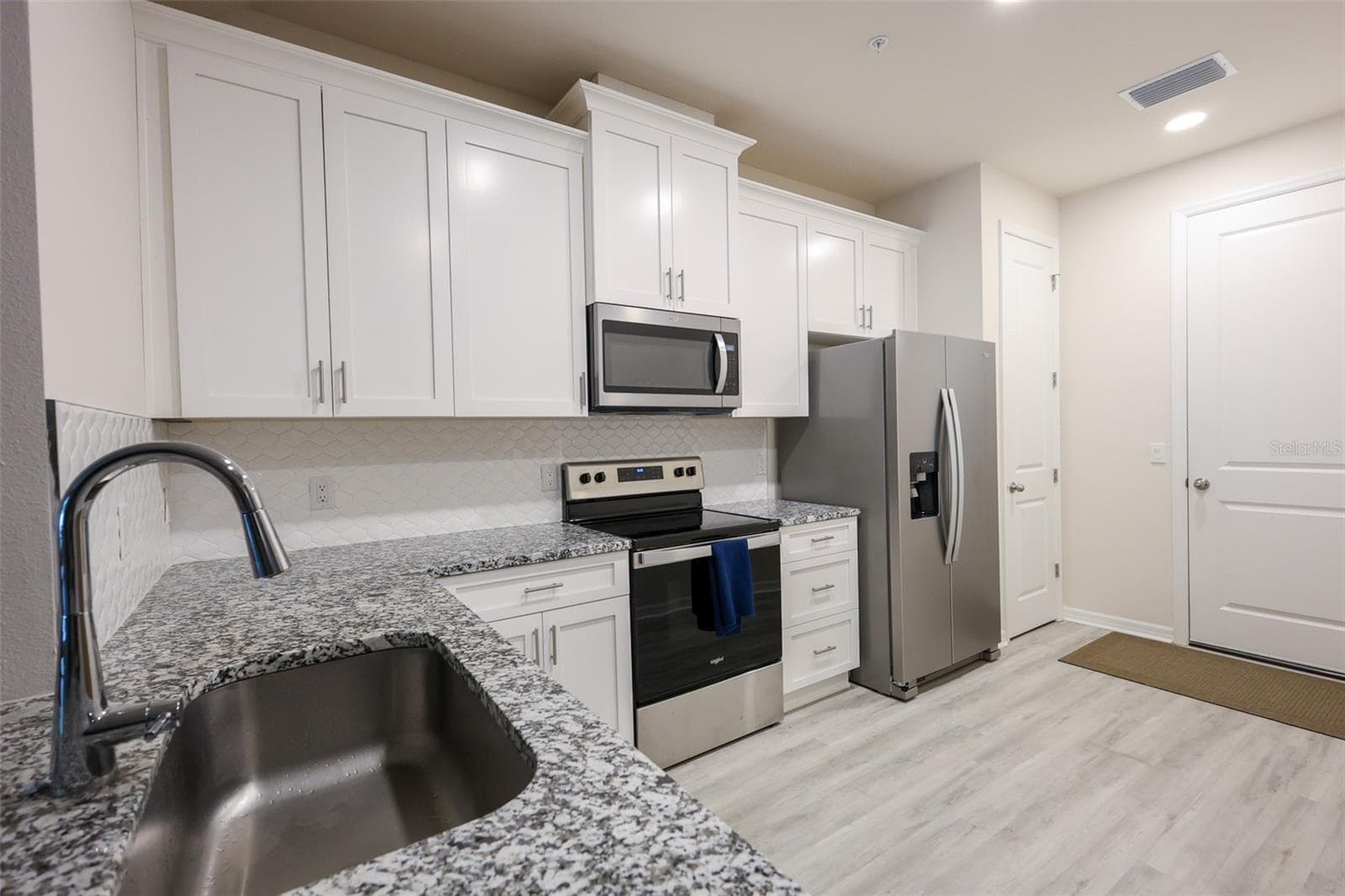 2992 Mearshire Dr photo 4