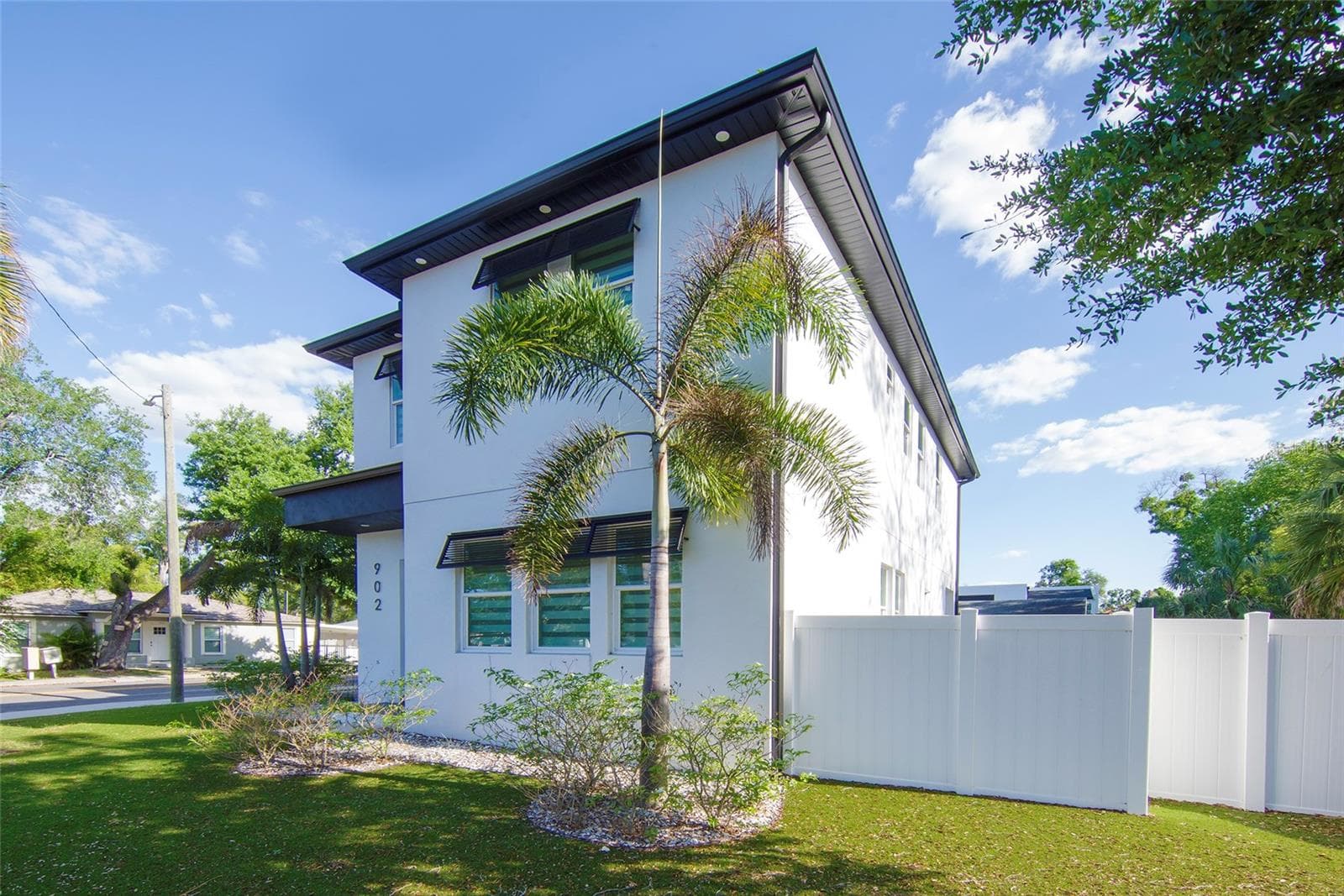 902 W Sligh Ave photo 4