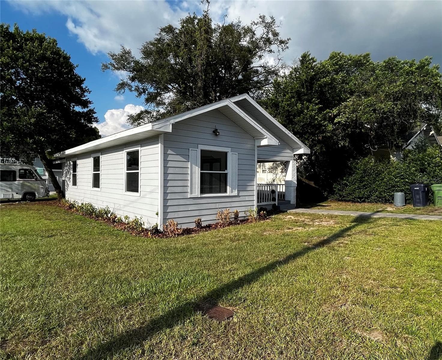 402 E Emma St