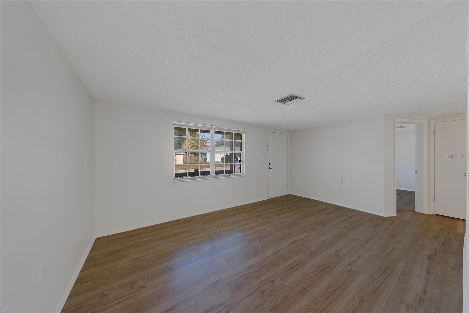 9830 Rainbow Ln photo 5
