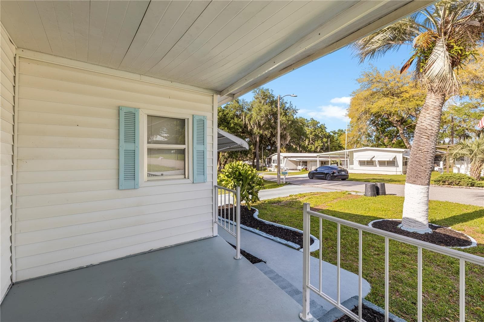 6123 Ridgewood Dr photo 3