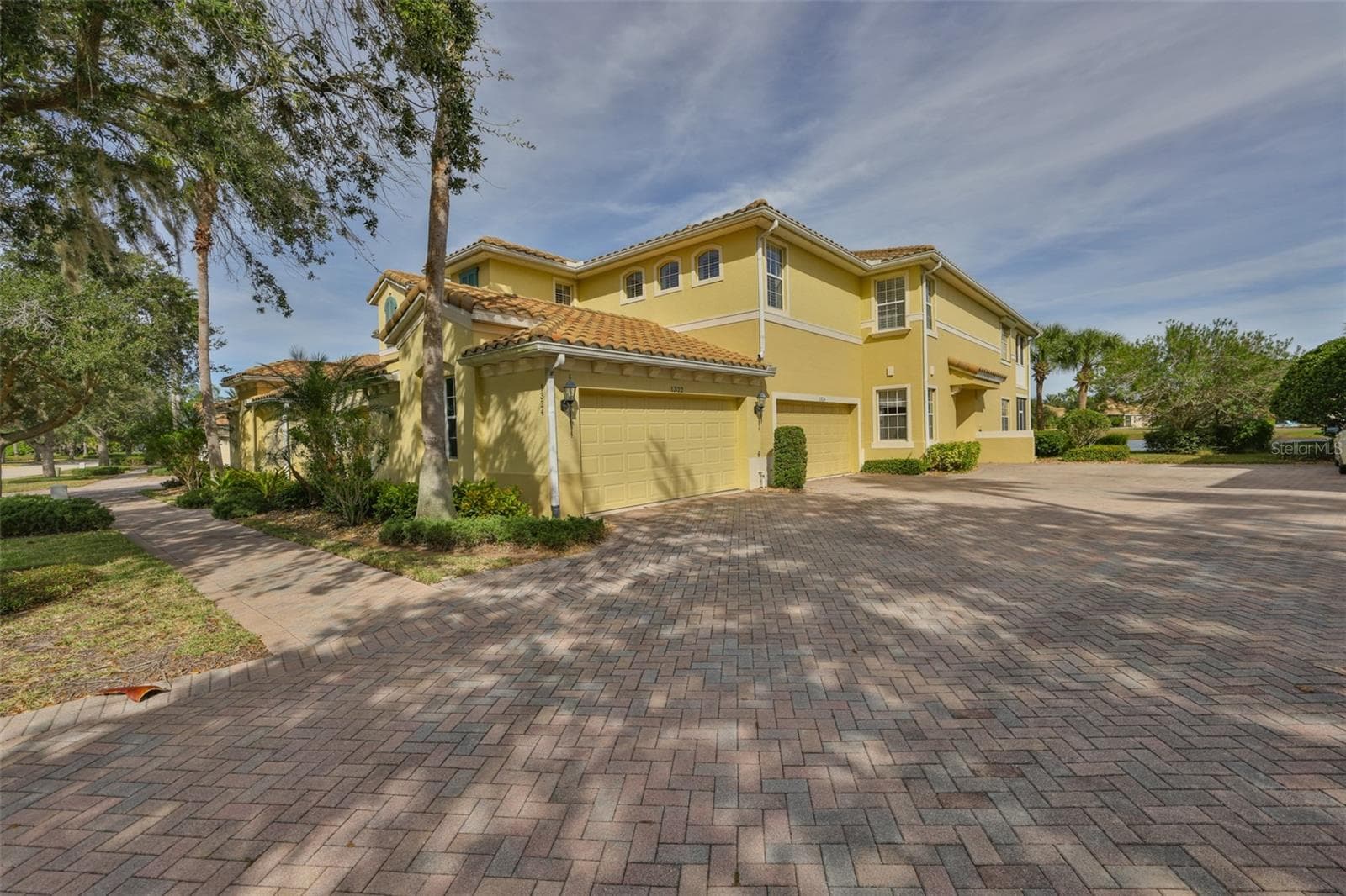 1324 Emerald Dunes Dr photo 4