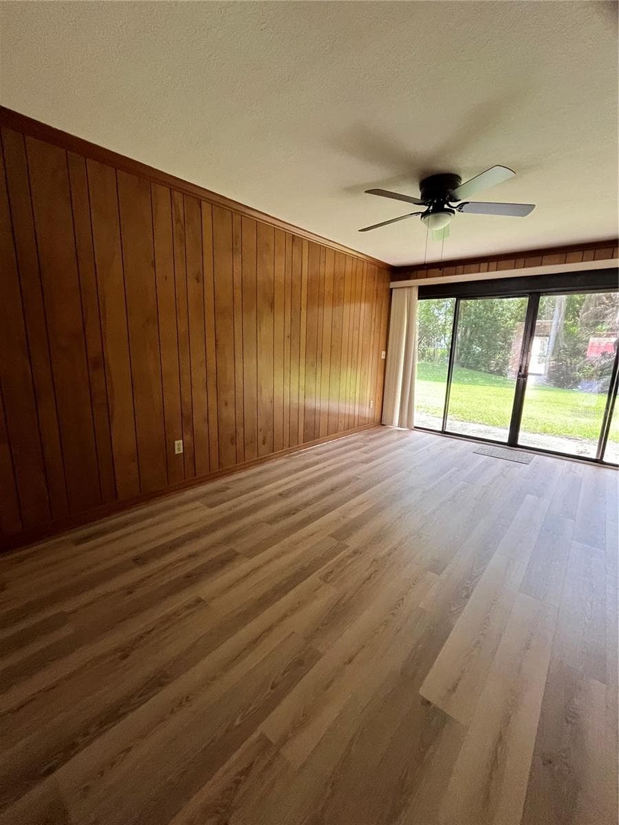 1052 Medinah Dr photo 3
