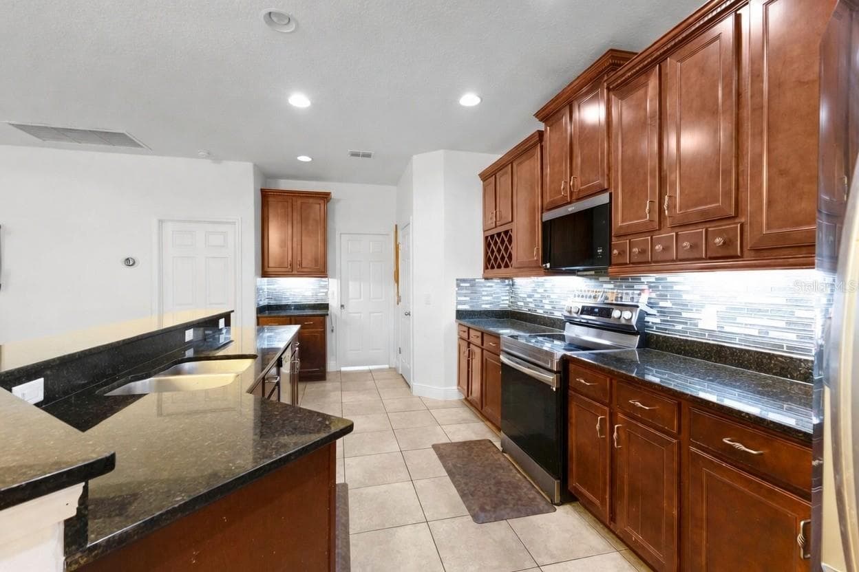 3950 Sunset Lake Dr photo 4