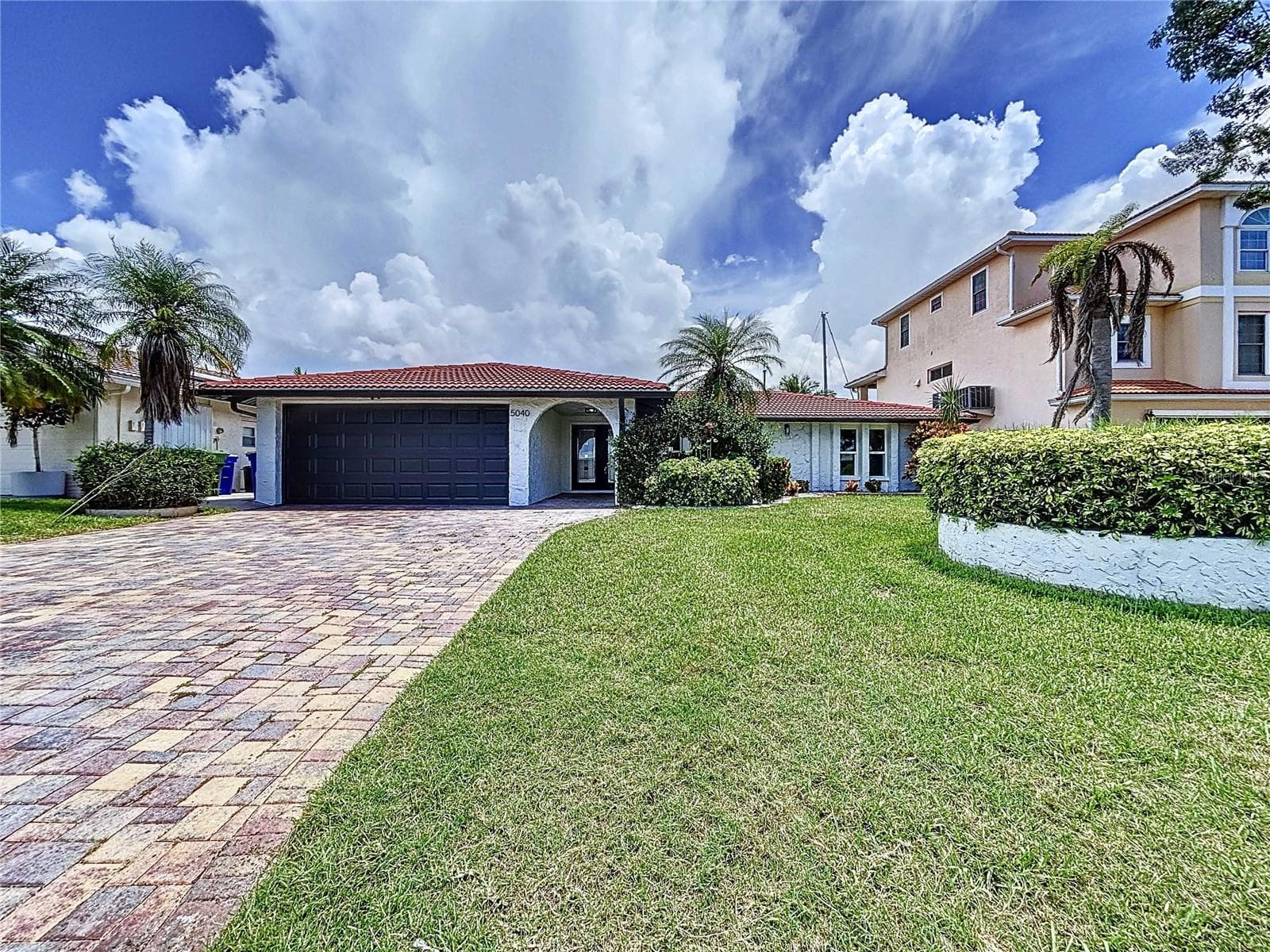 5040 Glenn Dr
