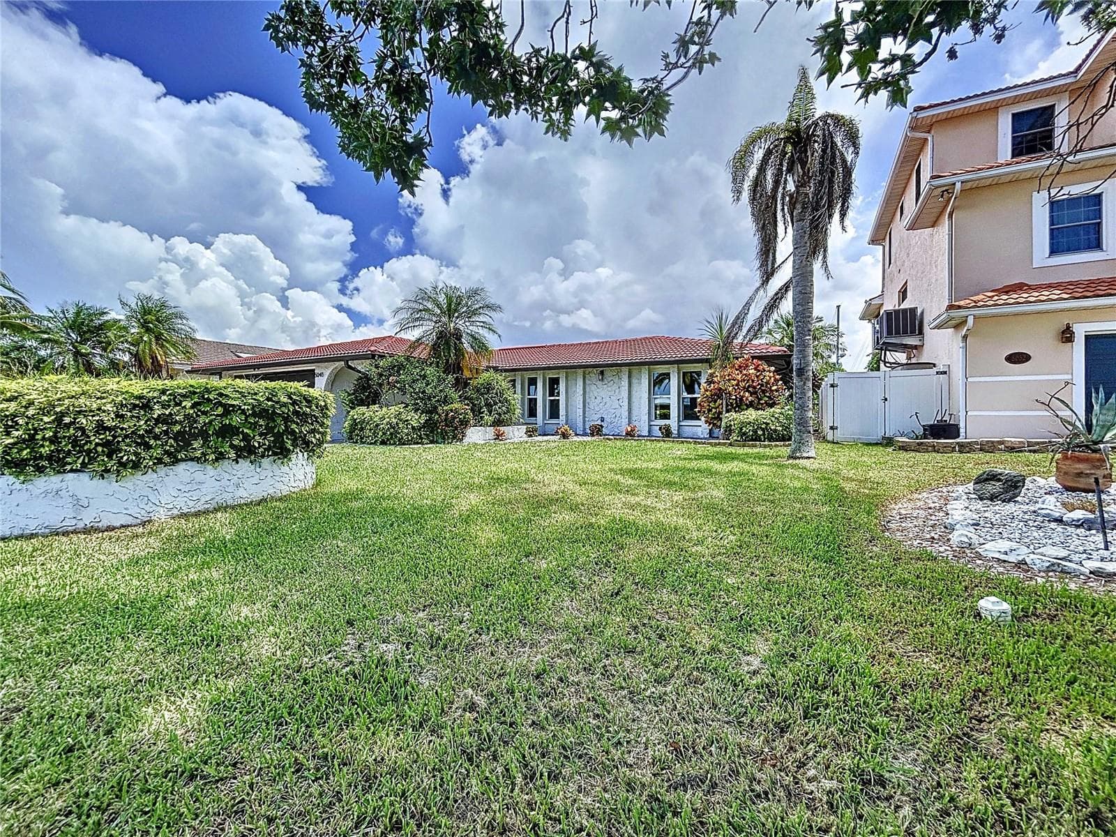 5040 Glenn Dr photo 3
