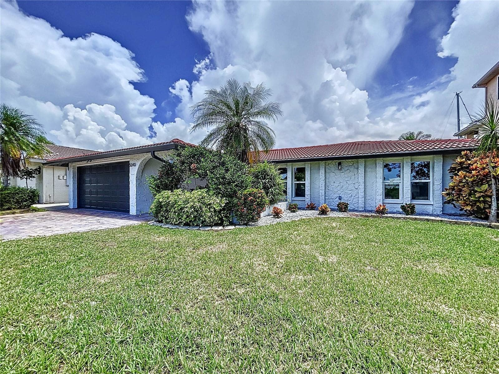 5040 Glenn Dr photo 4