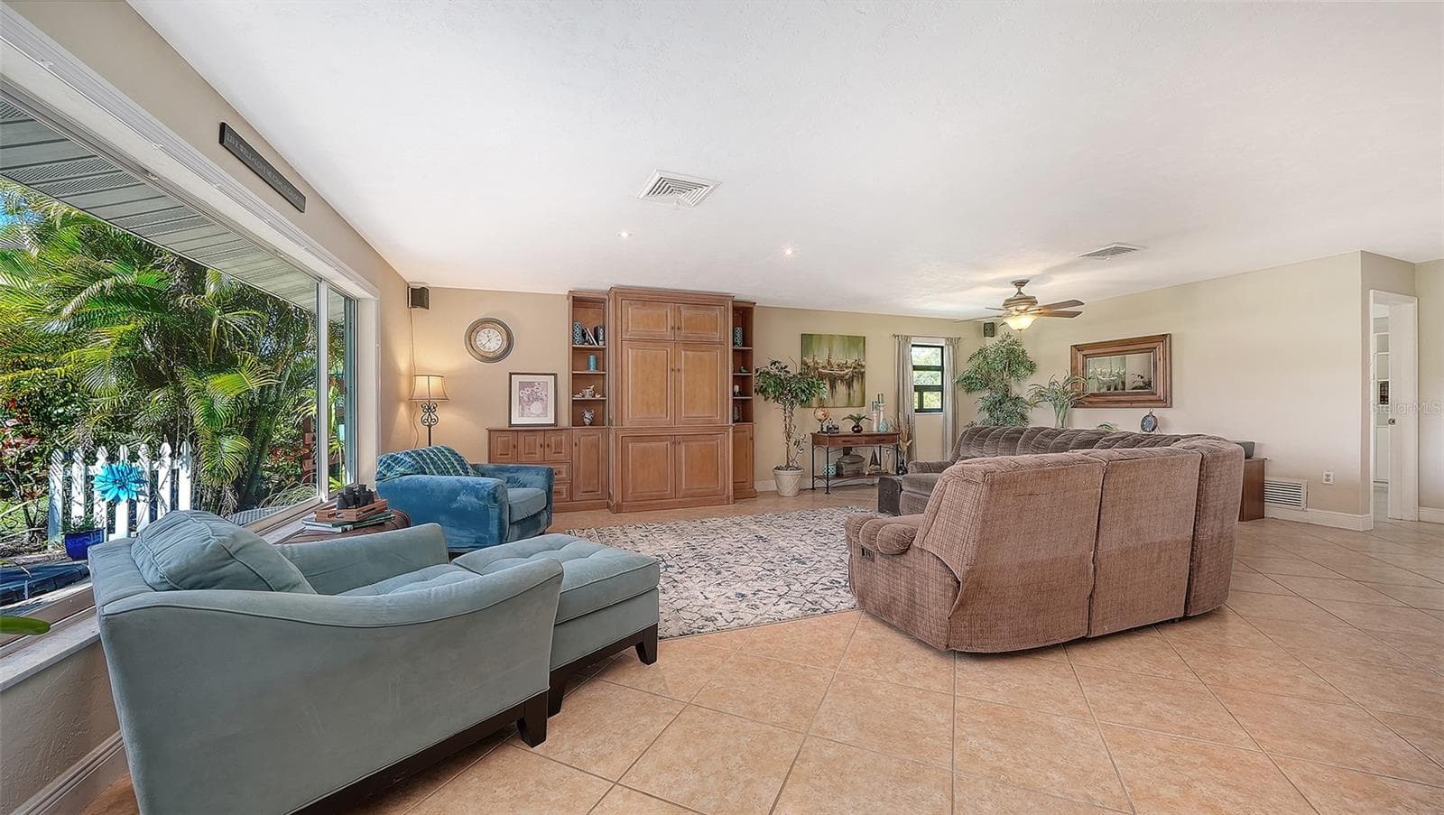 836 Magellan Dr photo 5