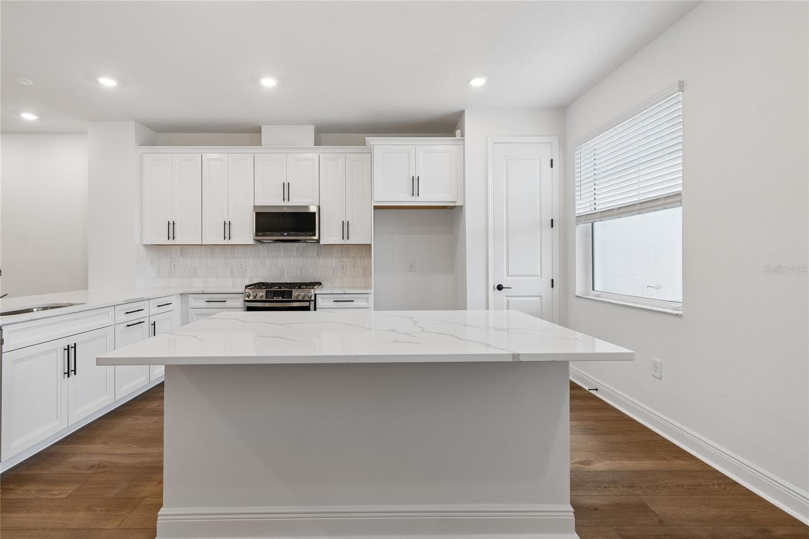 8215 Seaflower Pkwy photo 4