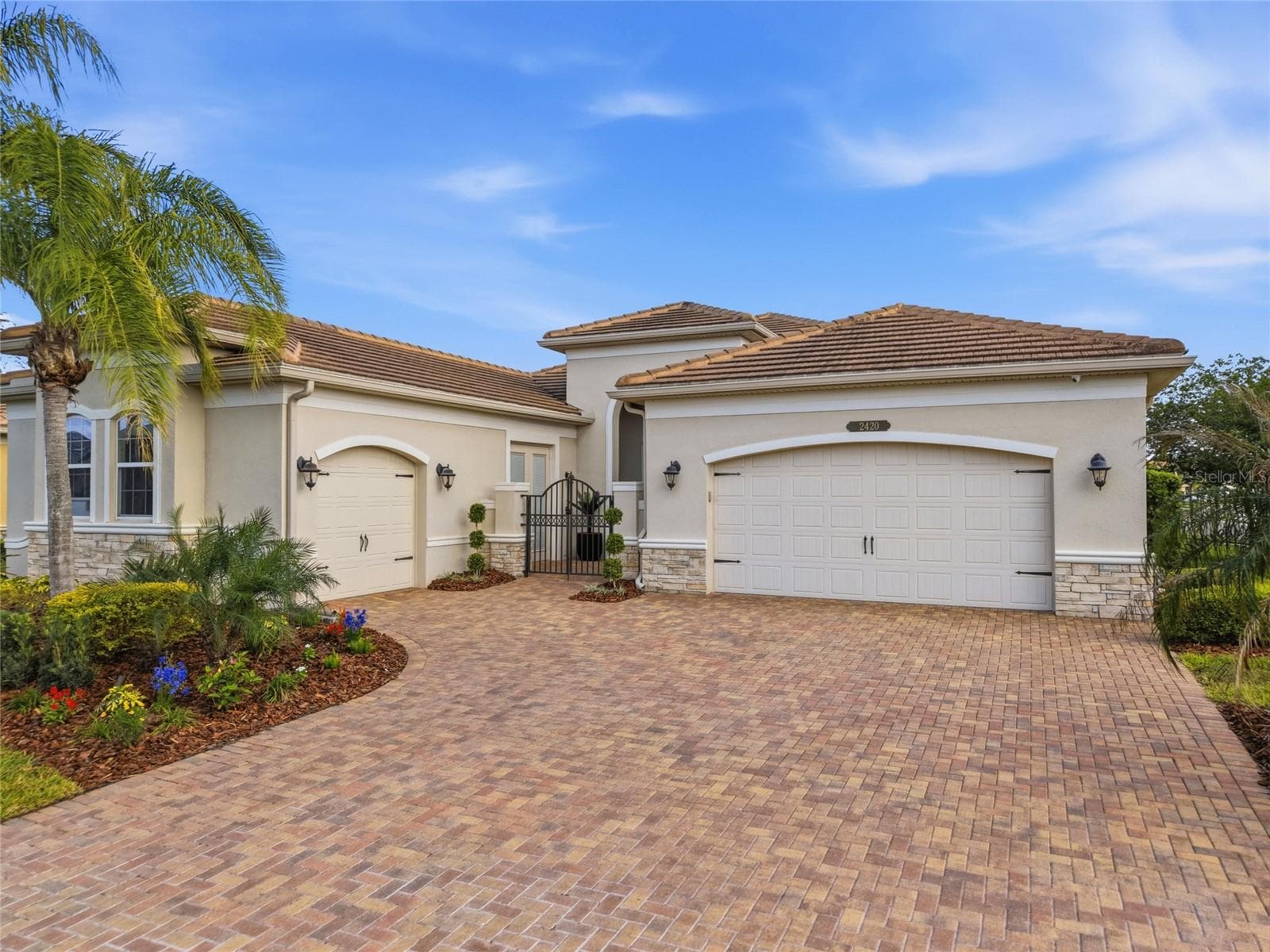 2420 Coco Palm Cir photo 4