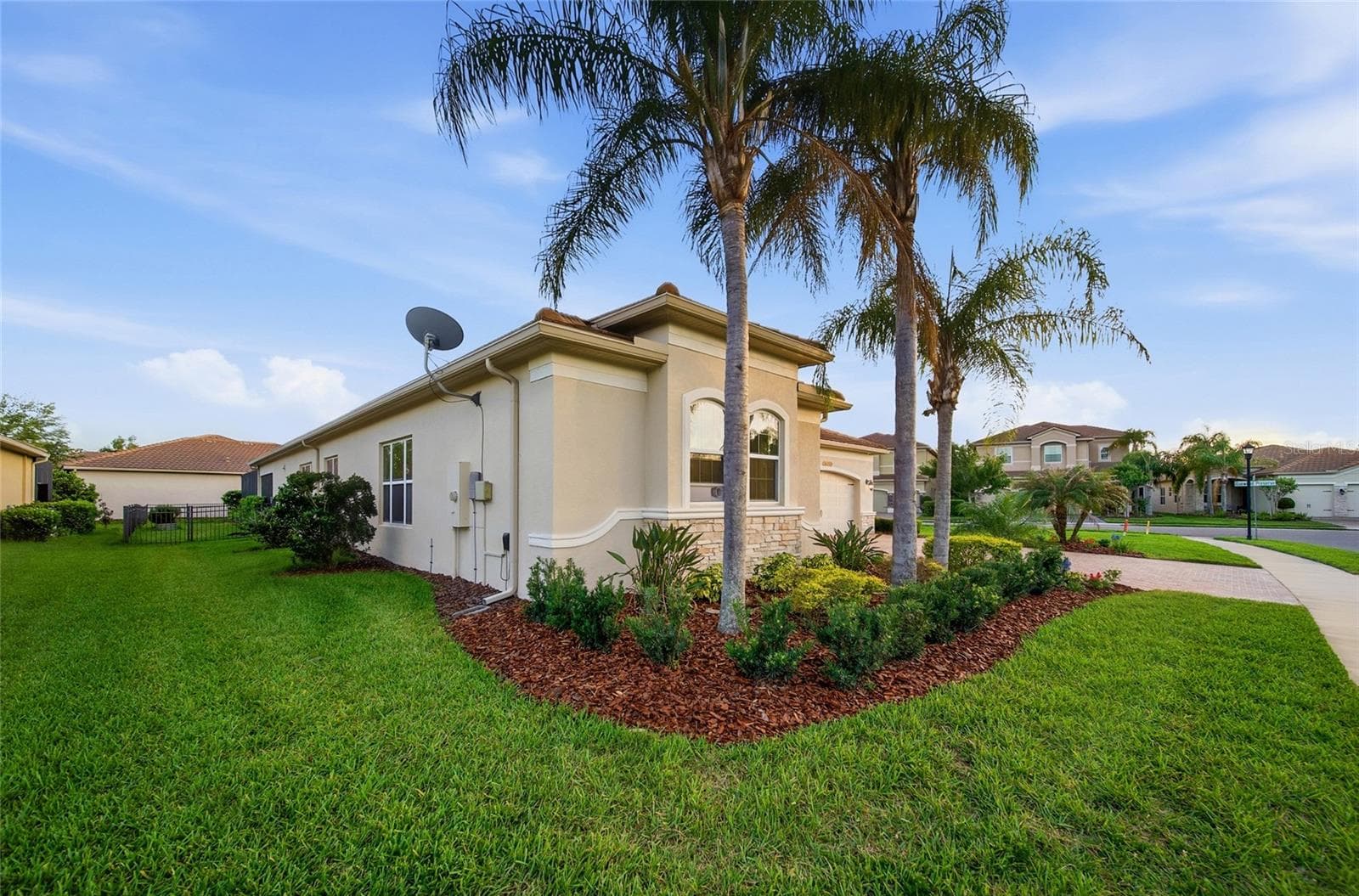2420 Coco Palm Cir photo 5