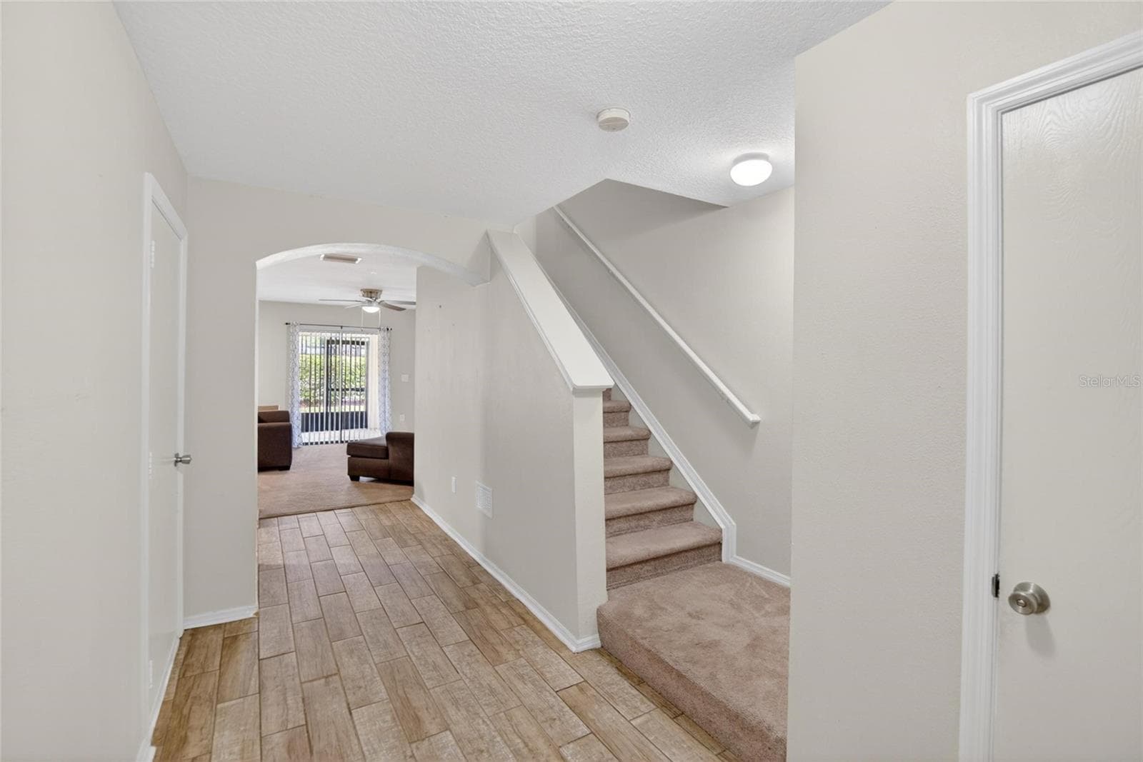 2605 Oleander Lakes Dr photo 3