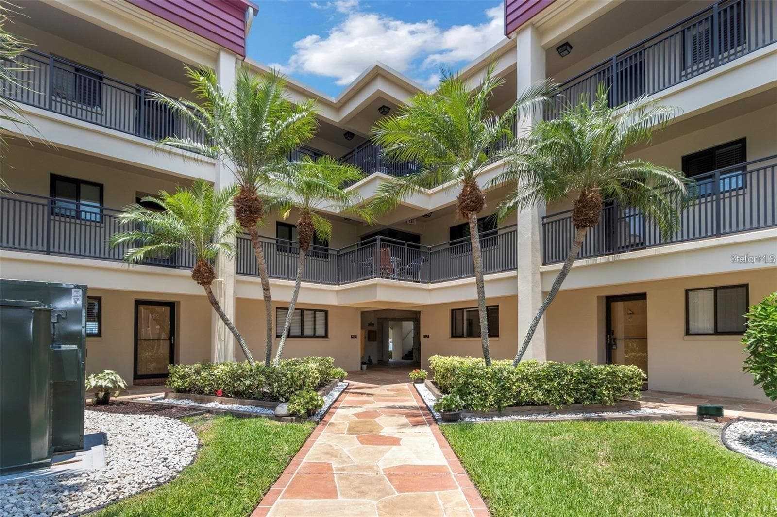 895 S Gulfview Blvd #303