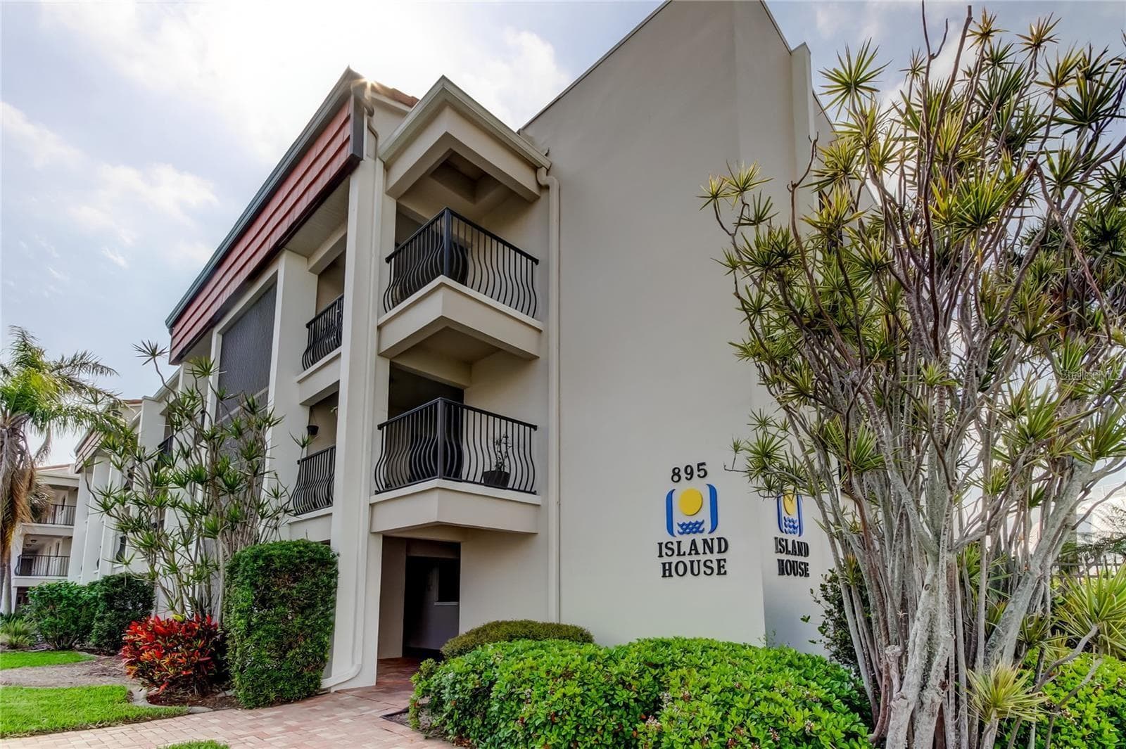 895 S Gulfview Blvd #303