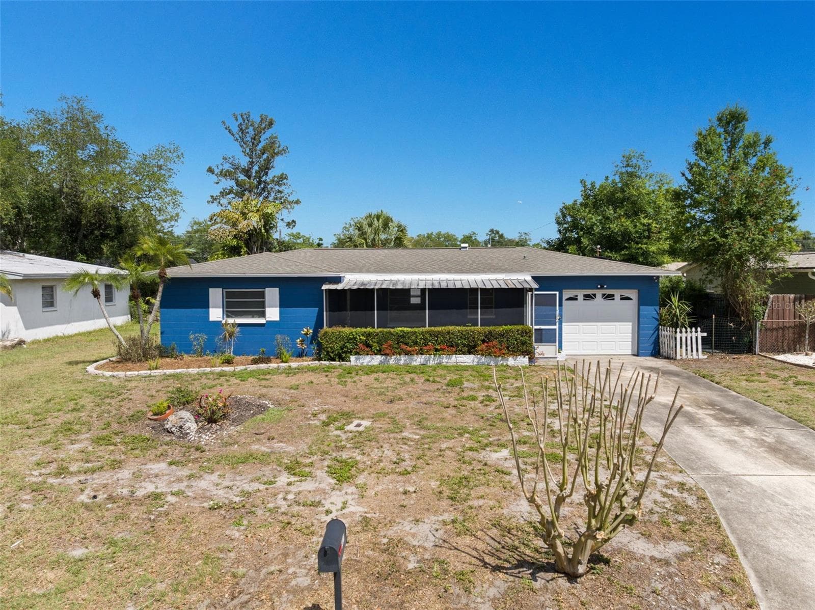 2027 E Valencia Way E photo 3