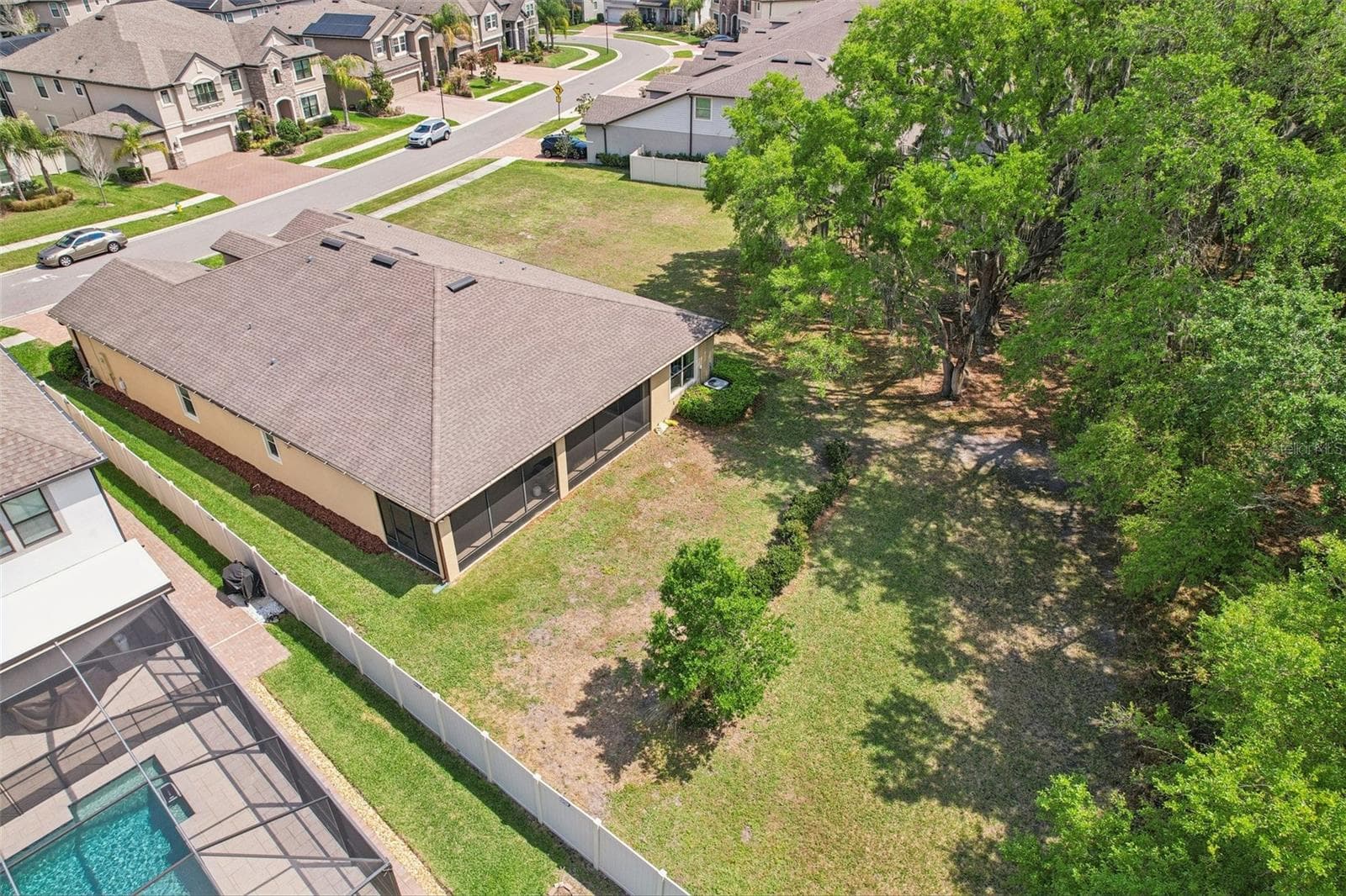 19246 Briarbrook Dr photo 3