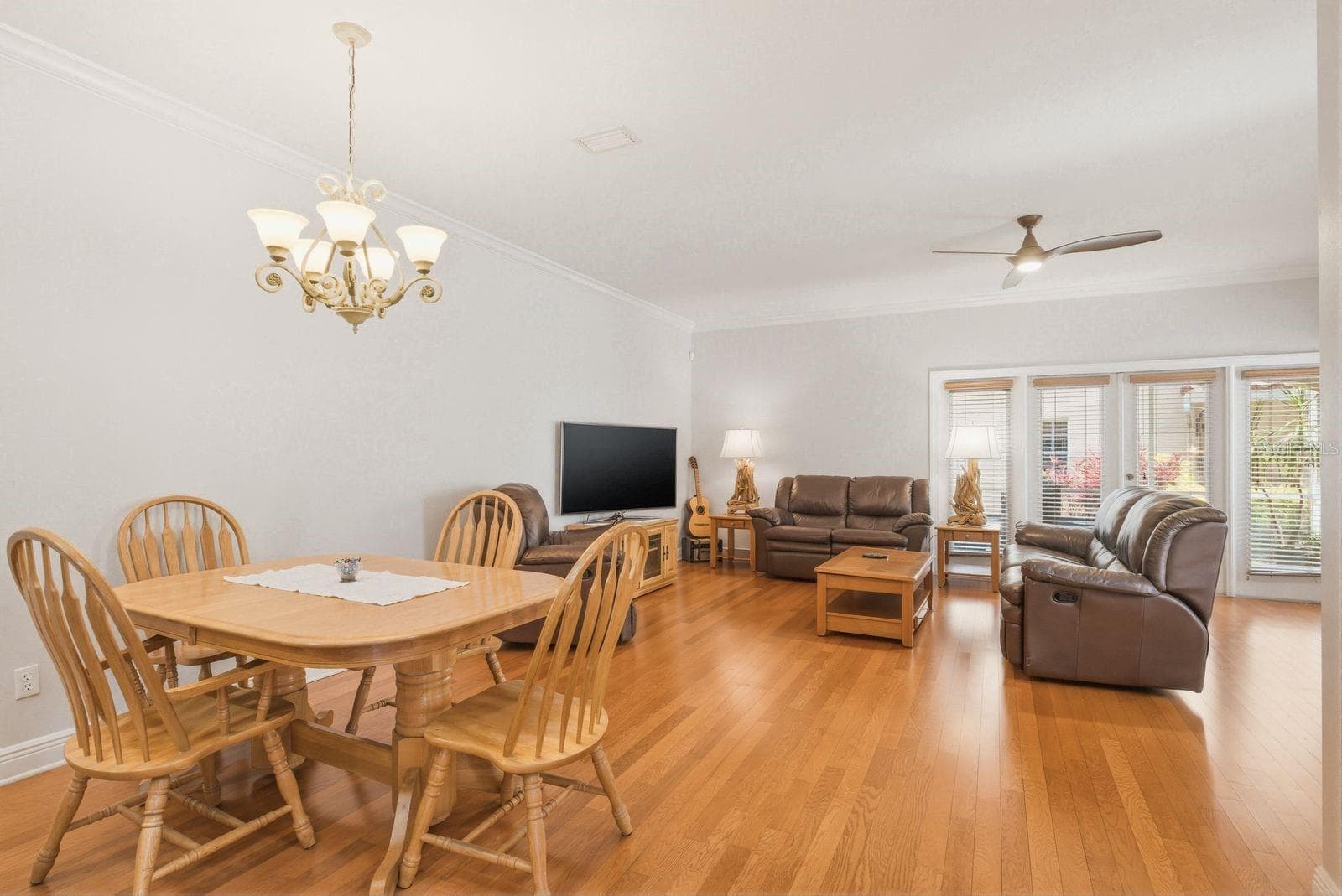 208 Valencia Cir