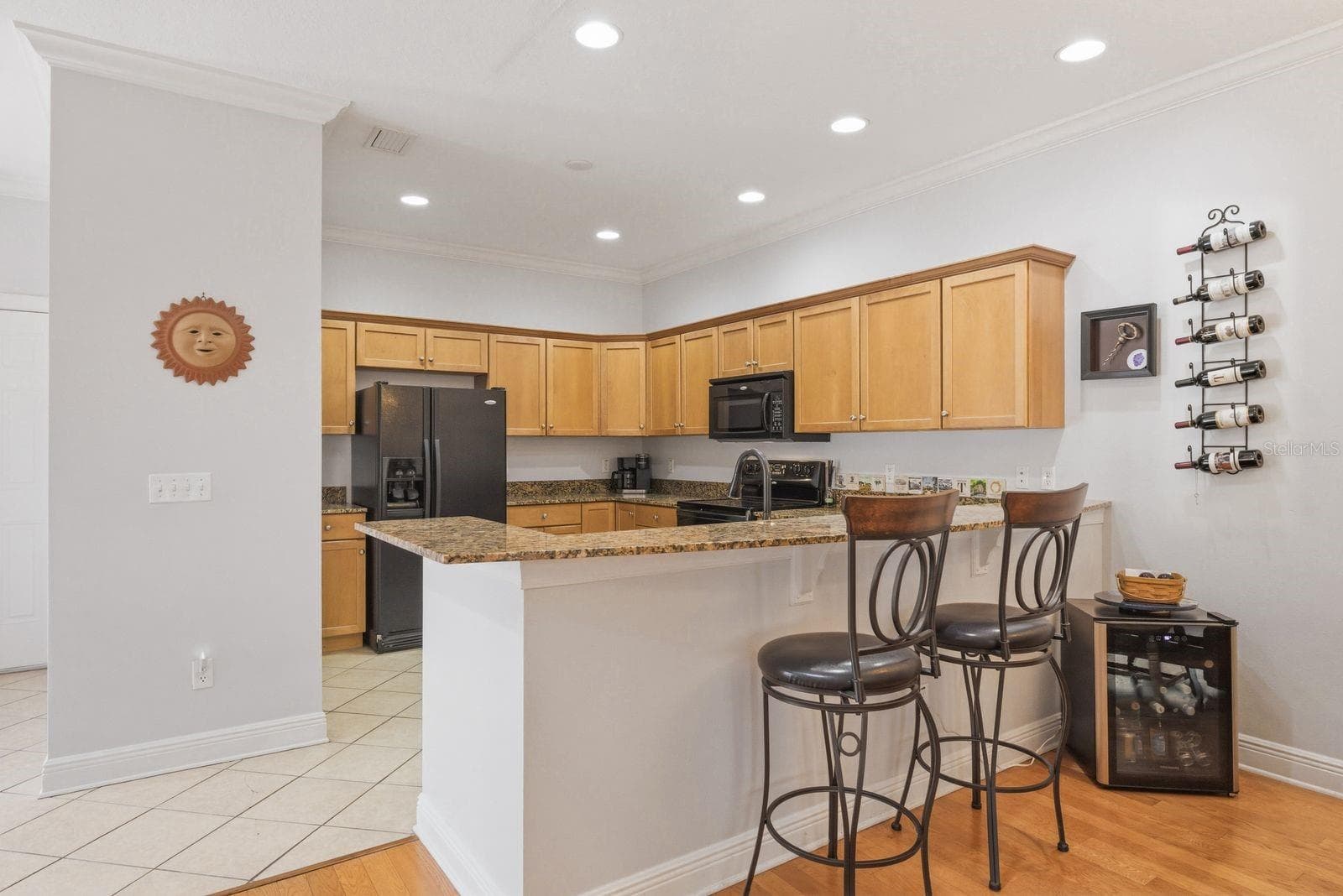208 Valencia Cir photo 3