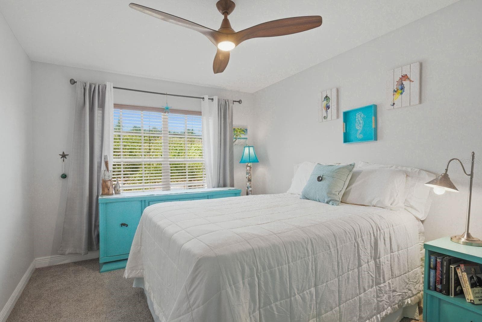 208 Valencia Cir photo 5
