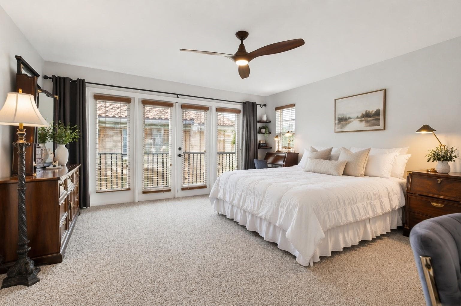 208 Valencia Cir photo 4