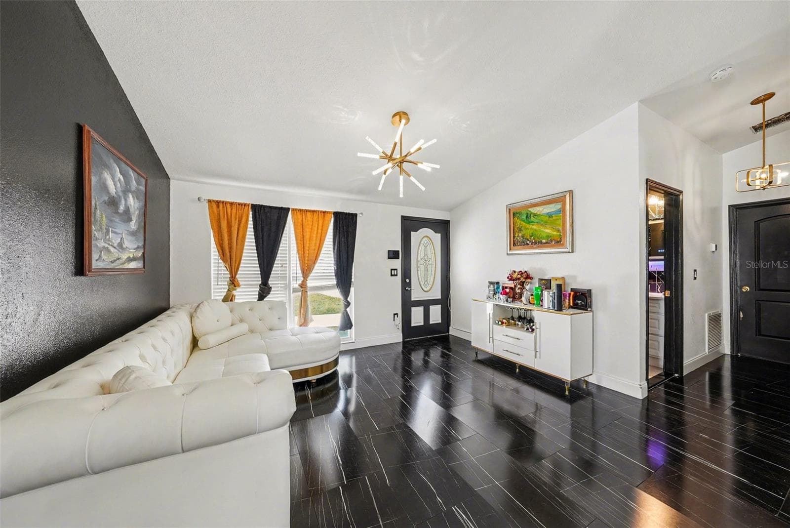 10119 Chimney Hill CT photo 4