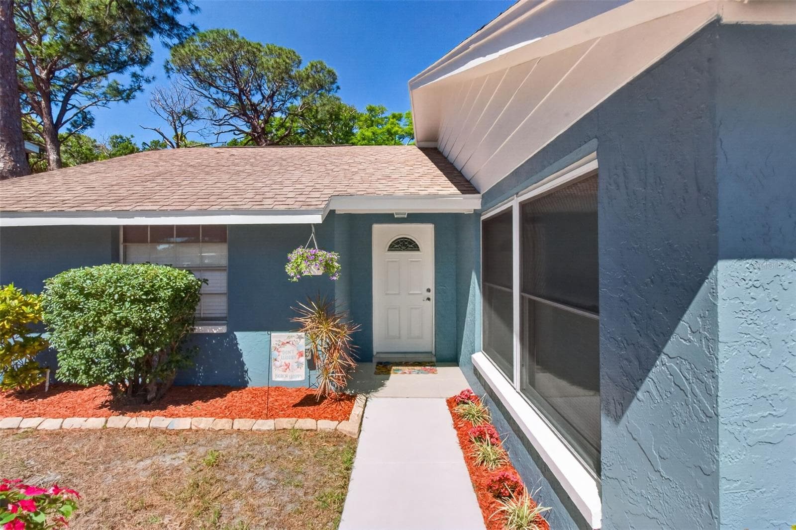 823 Riverside Dr photo 4