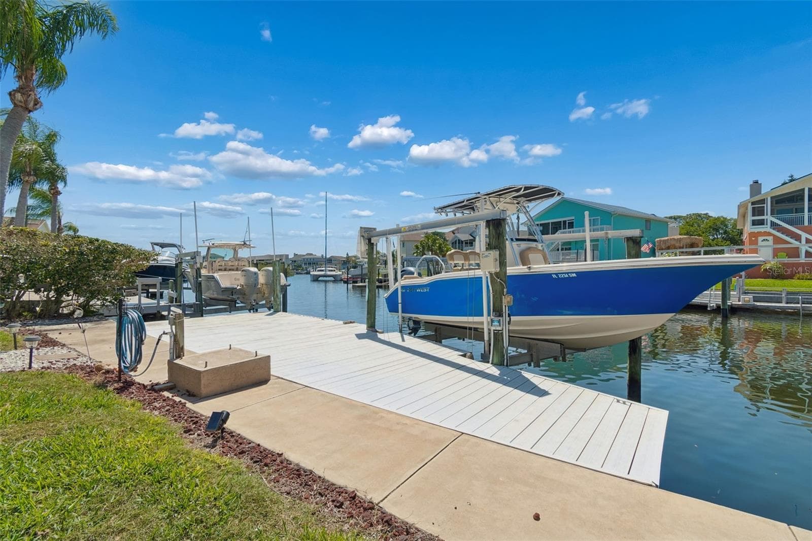 6211 Bayside Dr