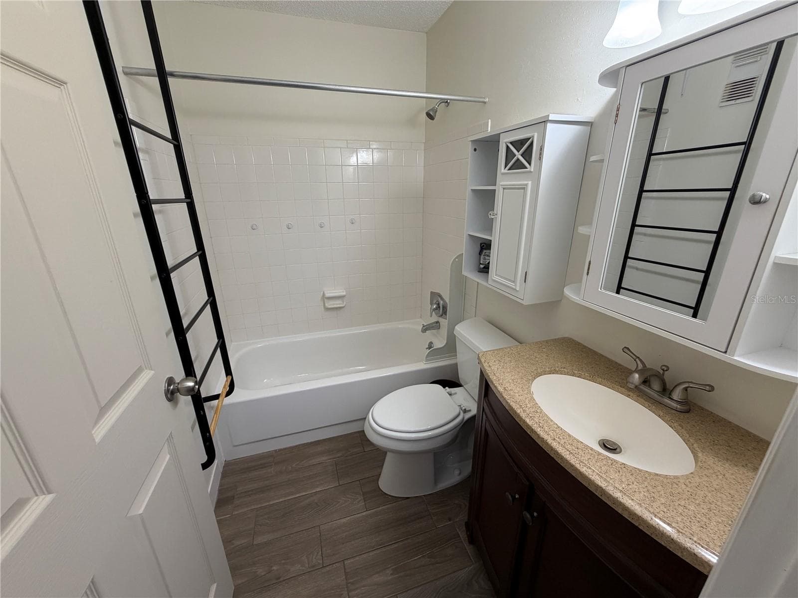 5967 Terrace Park Dr N #104 photo 3
